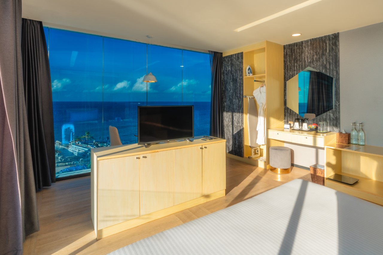 Premier Oceanview with Balcony