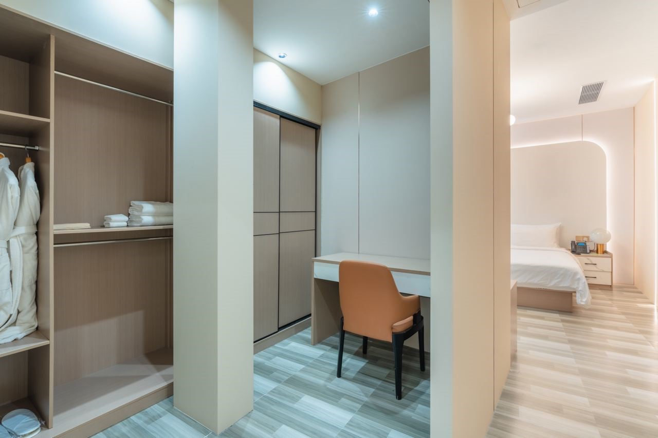 Wings Signature Suite