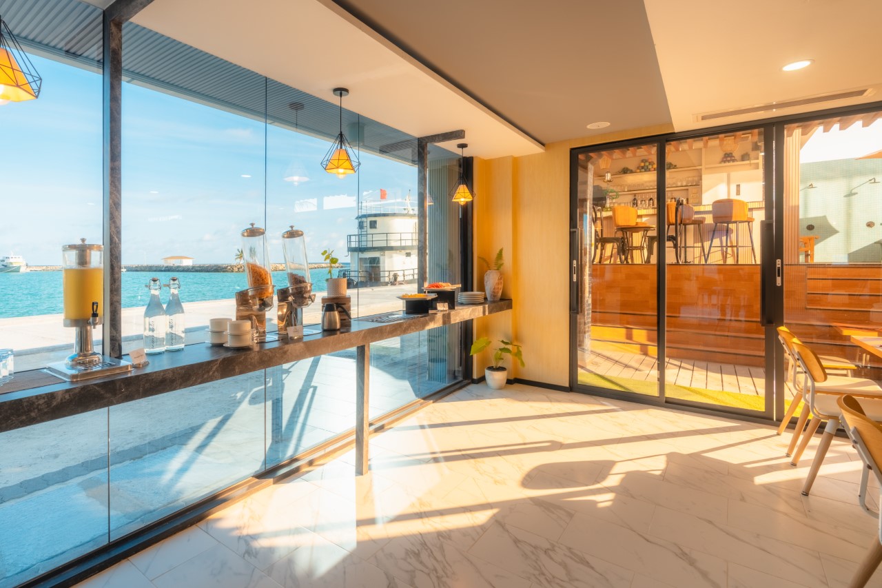 Cygnus Restaurant service image