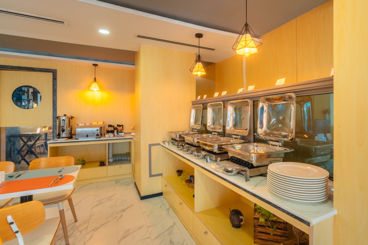 Cygnus Restaurant service image