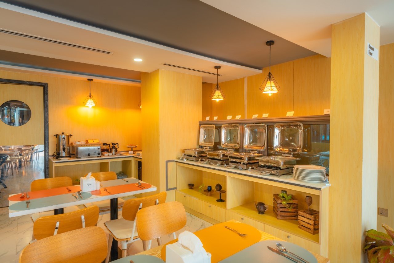 Cygnus Restaurant service image